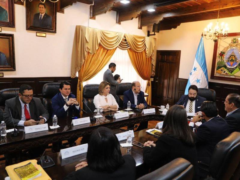 El Congreso Nacional suprimió la Comisión Permanente mediante una reforma constitucional aprobada con mayoría calificada.