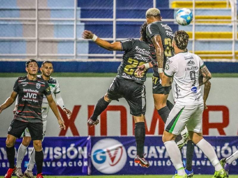 Imágenes del desarrollo del partido.