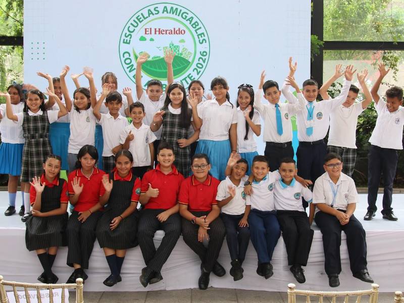2,500 estudiantes de cinco centros educativos capitalinos participaron en la clausura de Escuelas Amigables con el Ambiente 2026. Aquí las imágenes de la emotiva clausura de la duodécima edición.