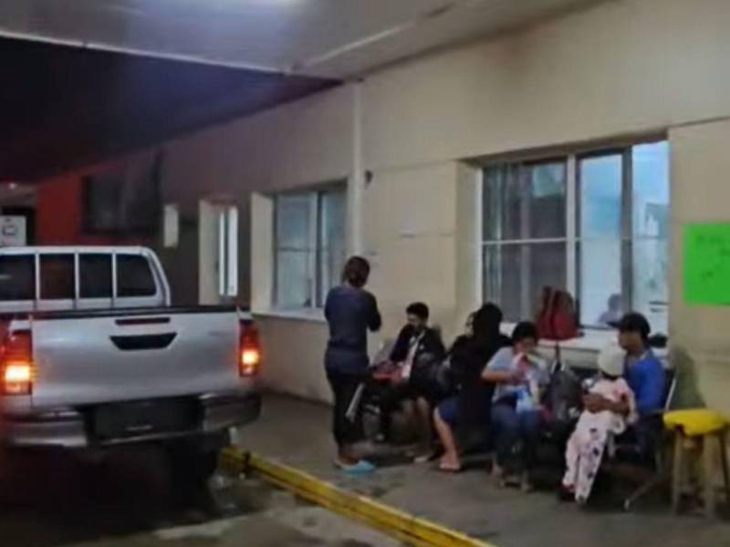La víctima llegó al centro asistencial con varias heridas en el rostro y el cuerpo.