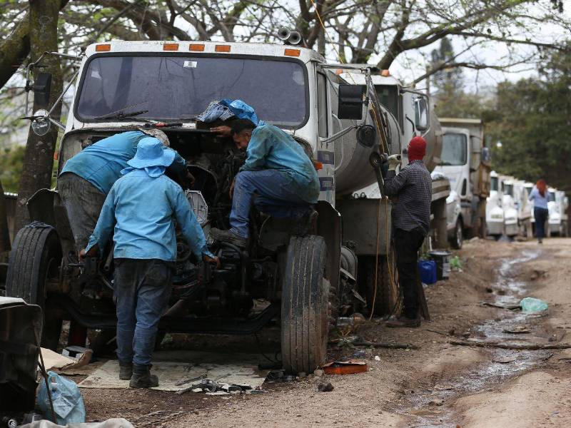 Autoridades trabajan en la reparación de algunas cisternas abandonadas, con la meta de incrementar la capacidad de respuesta ante la alta demanda de agua.