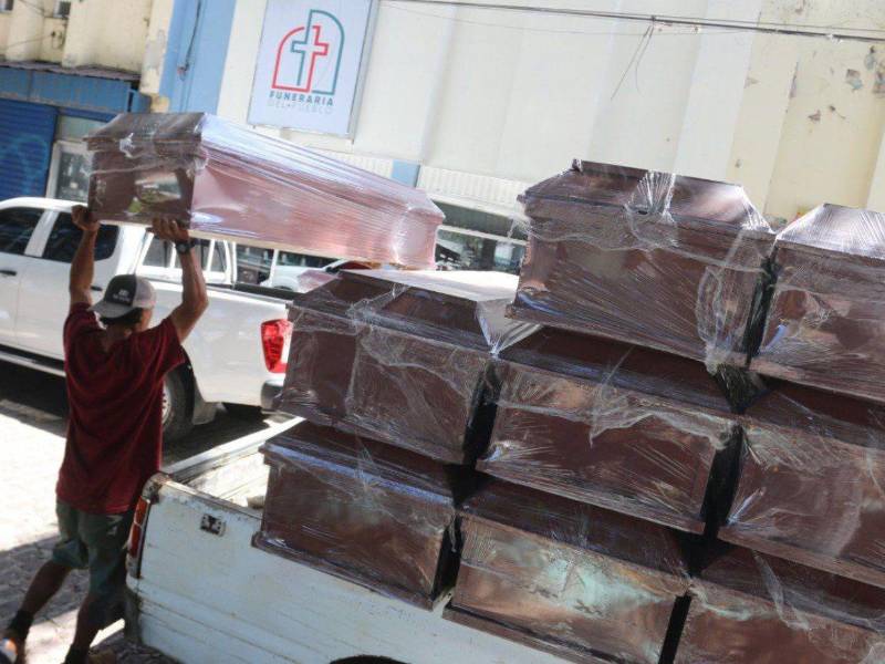 Disponible las 24 horas, la Funeraria del Pueblo entrega ataúdes, presta sala velatoria y brinda kits con alimentos para acompañar a familias en duelo.