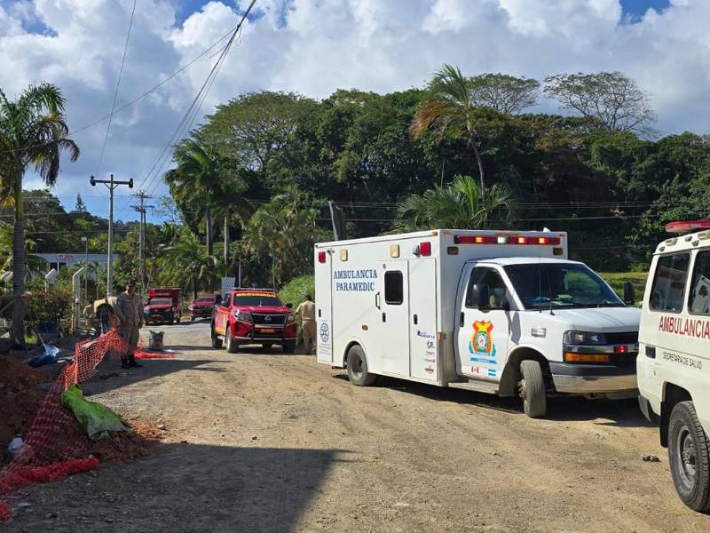 Jefe de Bomberos de Roatán sufre preinfarto luego de enfrentar voraz incendio en Fantasy Island.