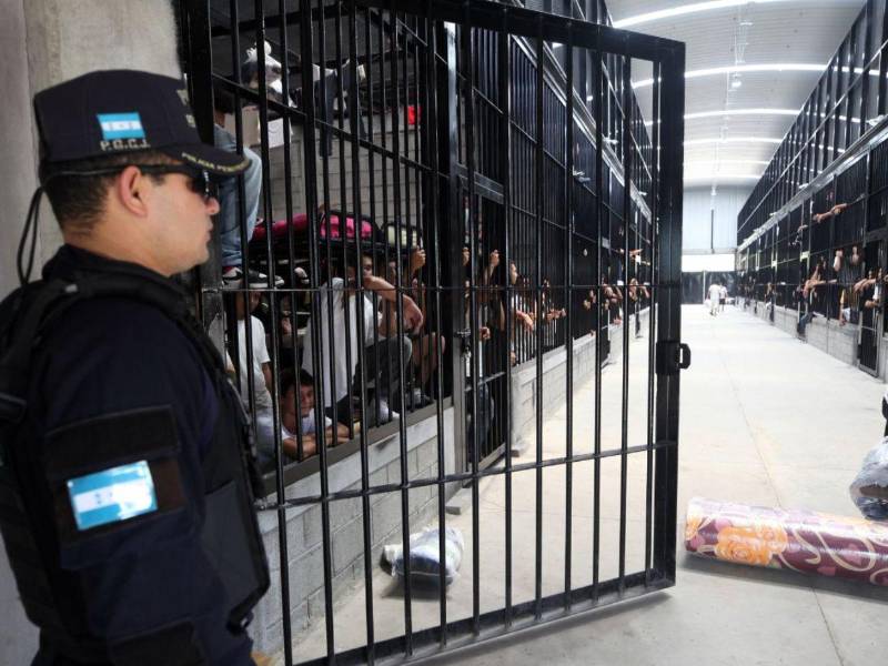 Los cambios se están haciendo en los centros penitenciarios más poblados del país.