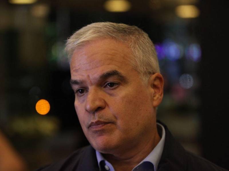 Yani Rosenthal confía en victoria del Partido Liberal a pesar de fallas en el sistema.