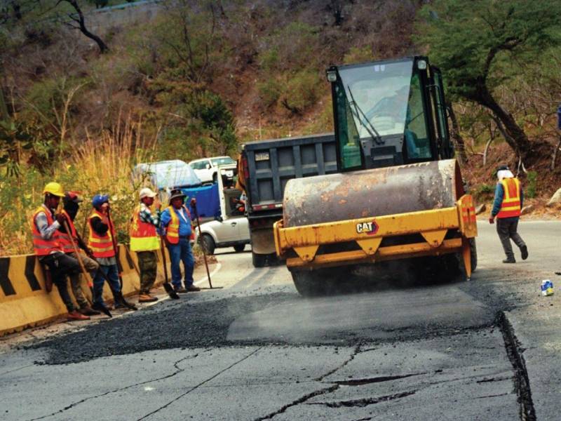 El gobierno intensificó el bacheo de cara a la Semana Santa 2026.