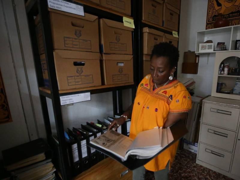 Uno de los proyectos actuales de Mua es organizar su archivo, un importante tesoro documental en el que se resguarda el devenir del arte durante tres décadas.