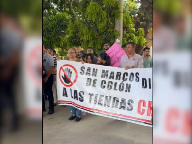 Comerciantes y pobladores participaron en un cabildo abierto para discutir la presencia de las tiendas chinas en el municipio. La votación terminó con 206 votos en contra y 131 a favor.