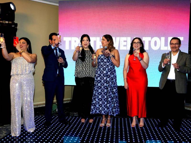 Momento del brindis por el 2025.