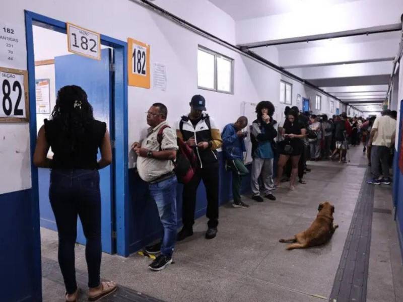 De la misma forma que el pasado 4 de octubre, las mesas de votación atenderán a quienes estén en la fila a la hora del cierre.