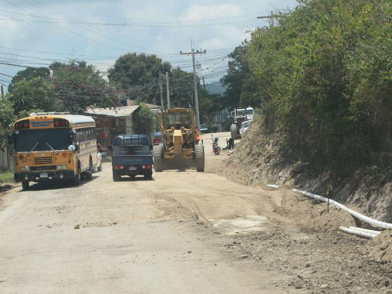 El Gobierno reactivará la pavimentación en La Villeda Morales con un nuevo proceso de licitación que busca resolver daños en la carretera.