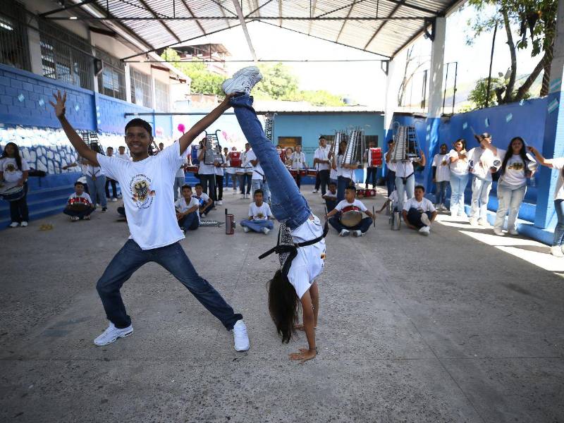 El espectáculo que preparan no se limita a la música. La creatividad de los chicos los ha llevado a incluir otros tipos de shows.