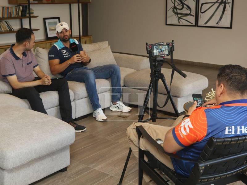 El profesor Abadía durante la entrevista.