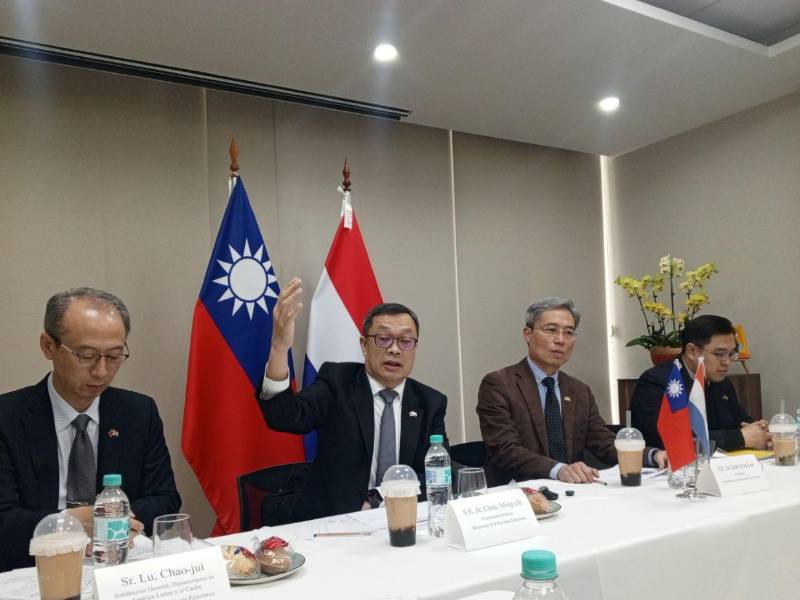 El viceministro político del Ministerio de Relaciones Exteriores de Taiwán, Ming-Chi Chen, explica sobre el restablecimiento de las relaciones diplomáticas con Honduras y los proyectos a desarrollar.
