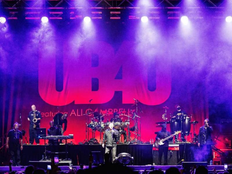Hay algo particular en los conciertos de UB40 ft. Ali Campbell que los diferencia de una simple revisita al catálogo. No es nostalgia en el sentido pasivo del término. Es otra cosa.
