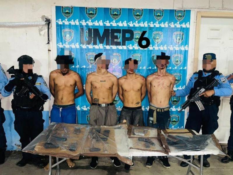 Los cuatros jóvenes fueron remitidos a los tribunales de justicia, junto a las evidencias que les decomisaron.