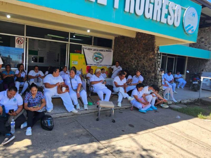 Las enfermeras de la seccional de El Progreso, Yoro se mantienen todavía en protestas desde el pasado lunes.