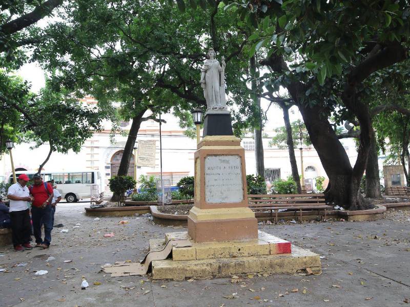 La intervención municipal busca fortalecer la seguridad en plazas y parques emblemáticos ante constantes reclamos de comerciantes y ciudadanos.