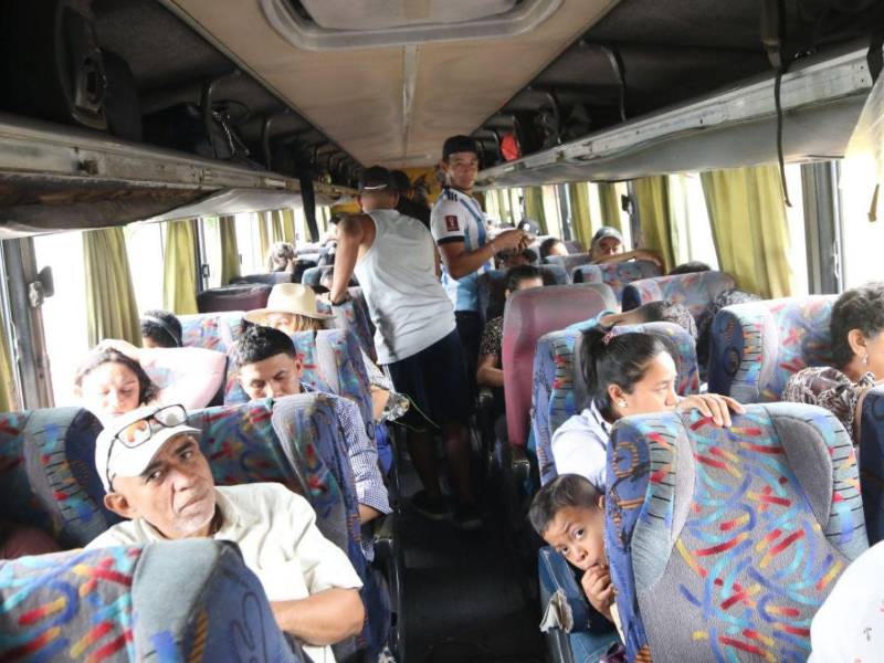 La alta movilización de viajeros durante Semana Santa activa el transporte y el turismo, con miles de hondureños desplazándose hacia diversos destinos nacionales.