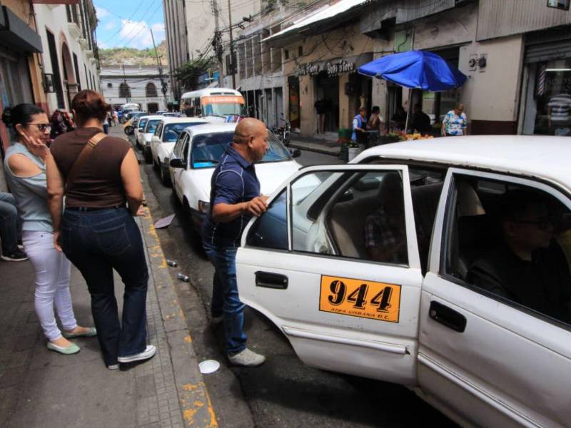 El ajuste de 5 lempiras al taxi colectivo fue autorizado por el IHTT tras diálogo con el sector transporte, debido al incremento sostenido de combustibles.