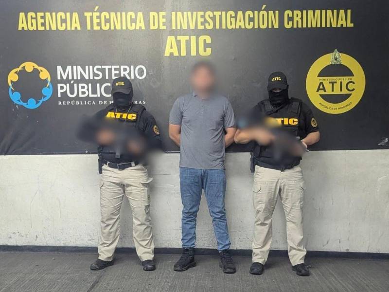 La captura fue ejecutada por agentes de la ATIC en Quimistán, Santa Bárbara, lugar donde estaba asignado el funcionario policial.