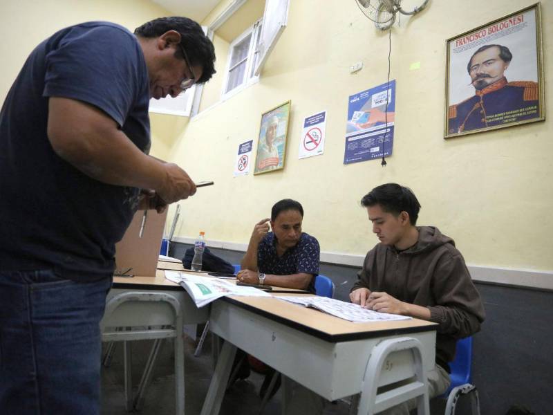 La ONPE preveía tener el 60 % de votos escrutados de cara a la medianoche, pero eso ya no se cumplirá al haberse ampliado una hora más la jornada de votación.