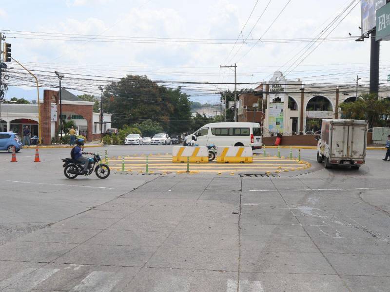 La comuna capitalina proyecta construir un puente a desnivel en la rotonda frente a plaza Loarque para agilizar el tránsito en zonas saturadas de vehículos.