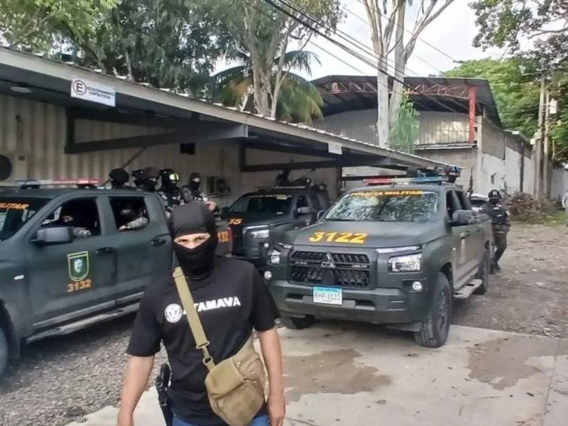 La Dirección de Lucha contra el Narcotráfico y la Fiscalía Especial contra el Crimen Organizado investigan posibles irregularidades en el manejo de droga decomisada.