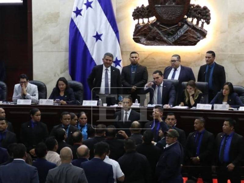 La jornada estuvo marcada por desacuerdos entre los diputados y Mario Morazán y entre el presidente del CN y el ahora exmagistrado.