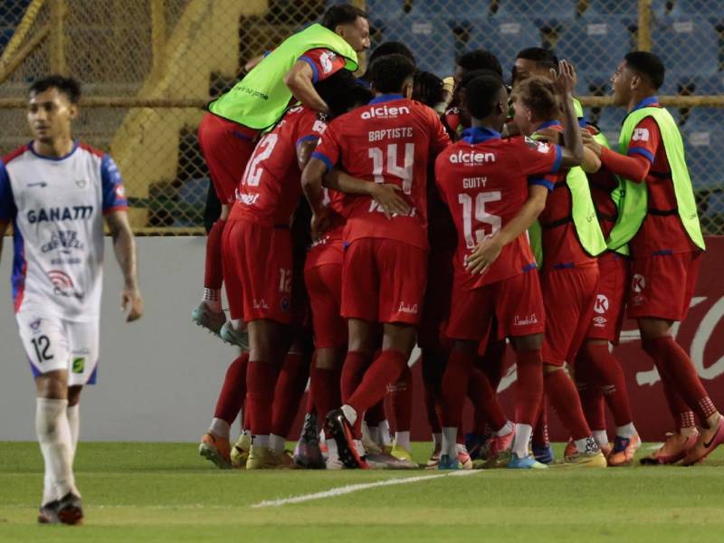 Olimpia nse puso a ganar con un golazo de tiro libre de Jorge Álvarez.