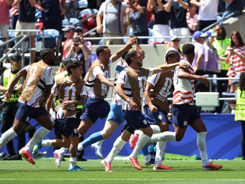 Imágenes del desarrollo del partido.