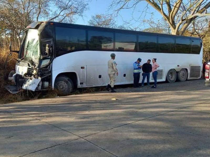 Una menor perdió la vida tras choque entre autobuses en Jesús de Otoro.