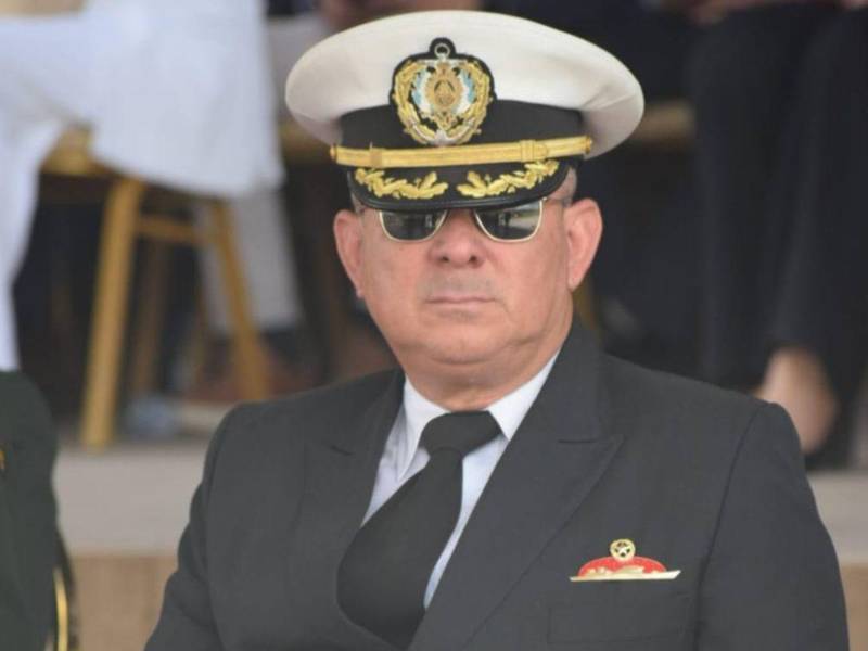 El capitán de navío Ricardo de Jesús Dubón Cabrera sería separado de la Fuerza Naval por diferencias con jefes de unidades dentro de la institución militar.