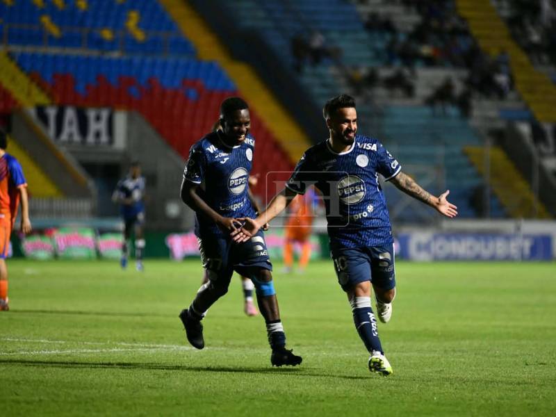 Imágenes del desarrollo del partido.