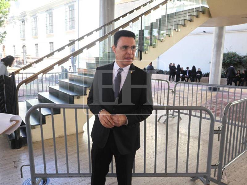 Su propuesta incluye un paquete de reformas para trasladar a la PGR las funciones que actualmente ejerce la Secretaría de Transparencia.