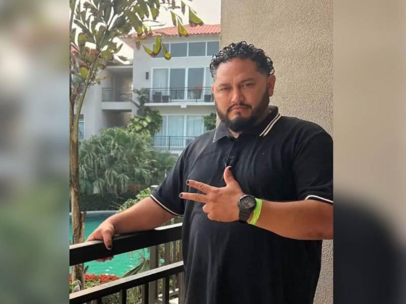 Víctor Manuel Valladares Mata se encontraba a bordo de su taxi cuando fue atacado a disparos frente a una reconocida cafetería.