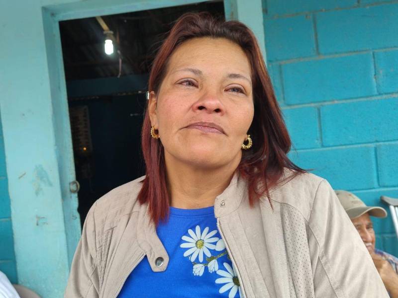 Entre lágrimas, la madre de Jhonny Neptaly Gómez relató cómo su hijo fue engañado con una malteada antes de ser llevado a la bodega donde perdió la vida.