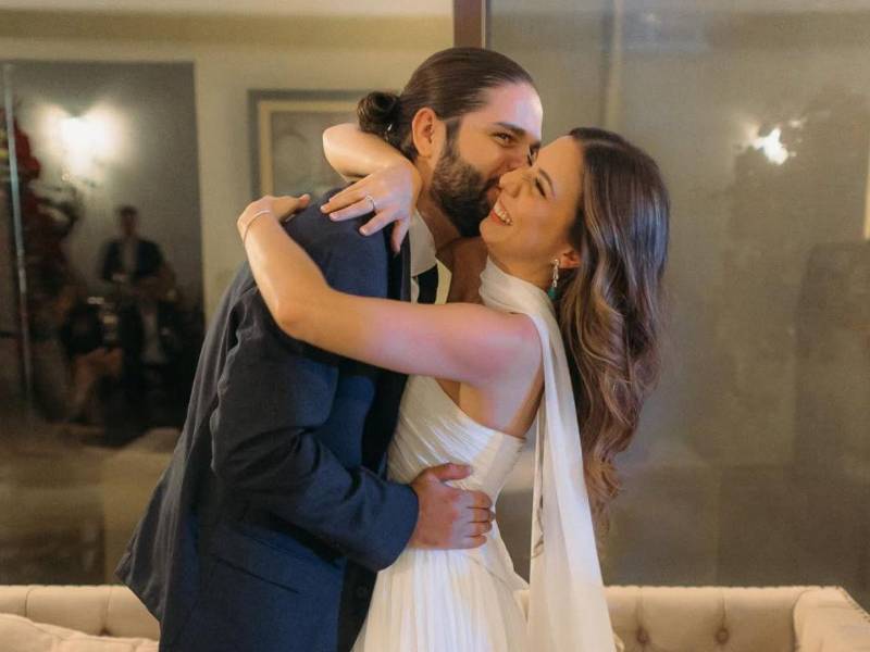 El psicólogo y creador de contenido Farid Dieck, se casó con la también influencer Jessica Fernández, en una ceremonia civil el pasado fin de semana en Monterrey, Nuevo León, México, generando gran revuelo en redes sociales por su polémico pasado. A continuación los detalles.