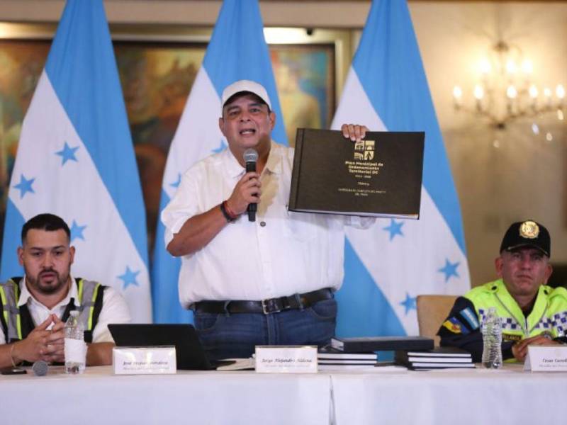 El alcalde de la capital, Jorge Aldana, propuso que el 70% de los empleados públicos de la capital comiencen a realizar teletrabajo desde el lunes 13 de octubre hasta el 31 de diciembre como acción de alivio vial.