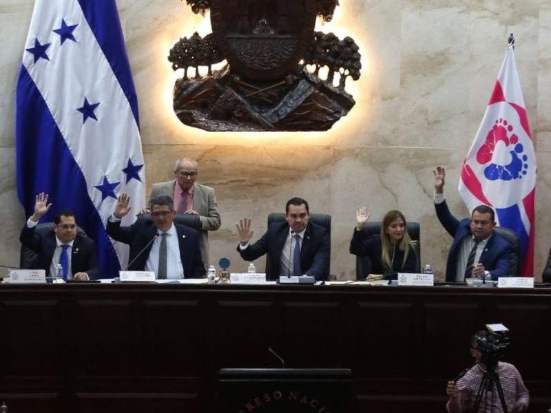 Para presentar el juicio político se deben asegurar los votos.