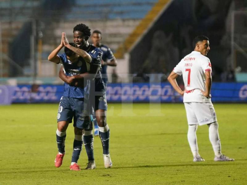 Imágenes del desarrollo del partido.