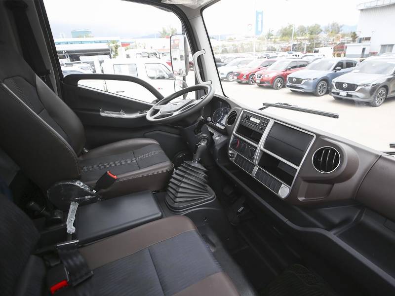 Cabinas con mayor visibilidad y cámaras de retroceso: innovación que protege al conductor.