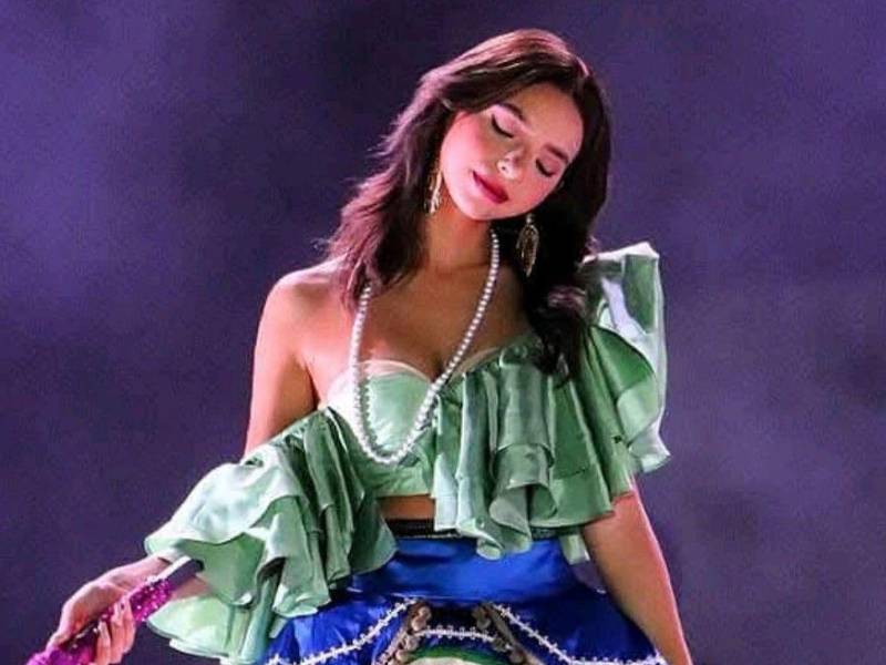 La cantante mexicana Ángela Aguilar retomó la comunicación con sus seguidores mediante un mensaje en su canal de difusión de WhatsApp, donde expuso su percepción sobre el escrutinio público al que ha estado sometida en los últimos meses.