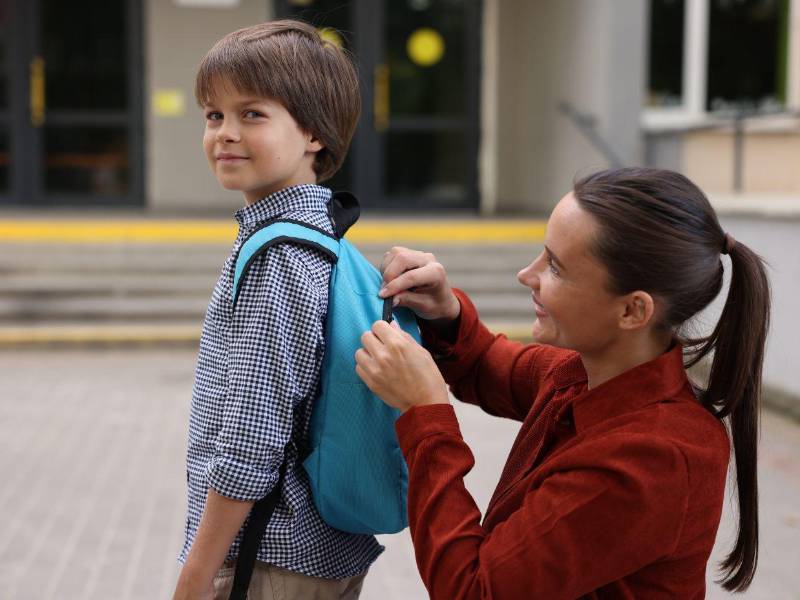 Aprenda a fomentar resiliencia, autoestima y salud integral en sus hijos desde la niñez.