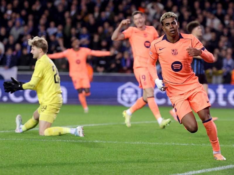 Imágenes del desarrollo del partido Brujas vs Barcelona.