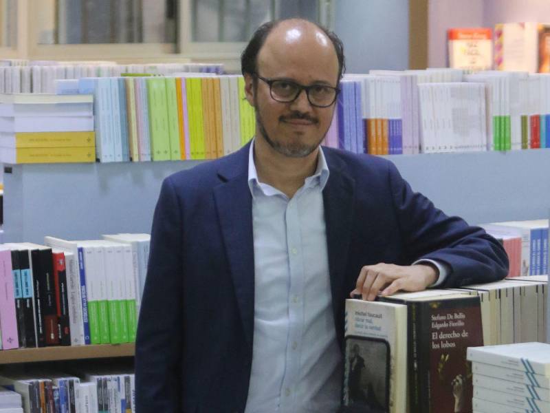 “La belleza no es un lugar donde van a parar los cobardes”, repite citando a Gamoneda, una frase que ha convertido casi en su ética personal