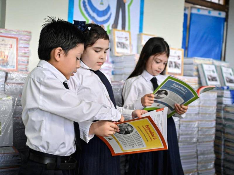 Educación distribuye 394,682 libros de texto en centros educativos de Lempira