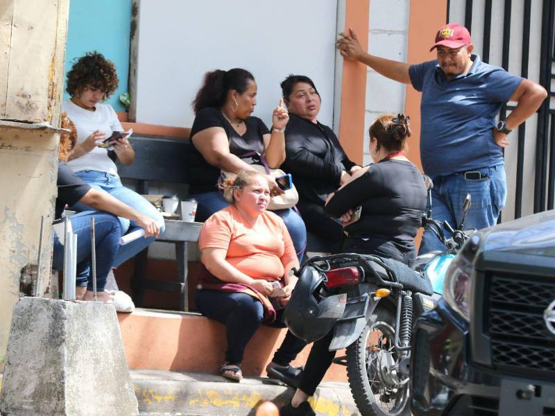 Los familiares de Dionisio Suazo Pavón llegaron a la morgue para retirar el cuerpo y llevarlo a San Antonio de Flores.