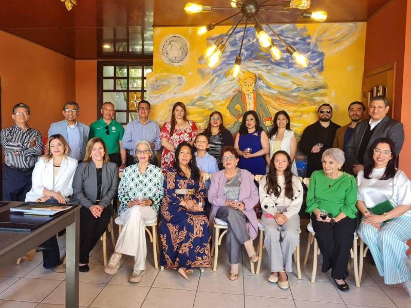 Homenaje exalta aporte de María del Carmen Ayes Cerna a la narrativa breve hondureña