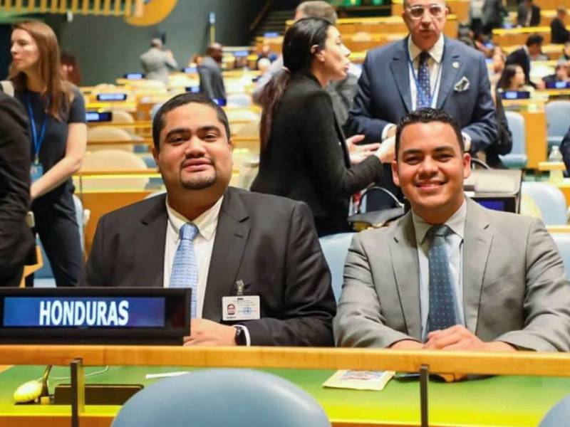 Rider Abimael Cálix Santos era uno de los funcionarios de confianza del exministro de Sedesol, José Carlos Cardona. Hicieron viajes de trabajo juntos.